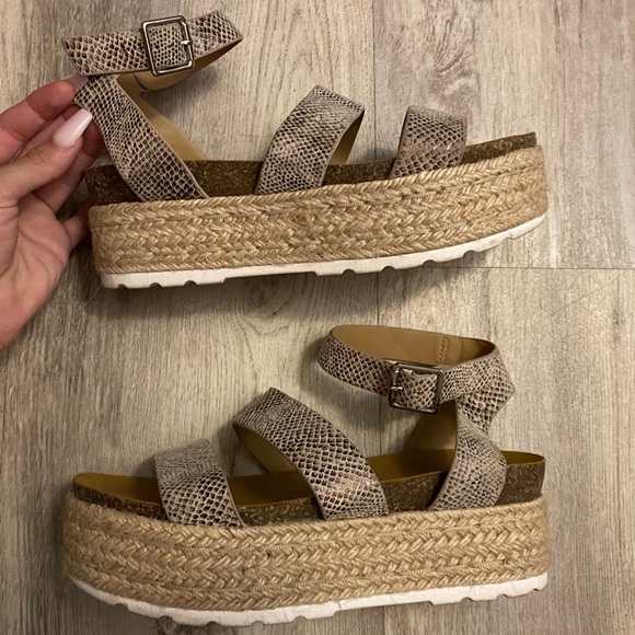 SODA Womens Platform Espadrilles Wedges Sandals Snakeskin Cream Beige Black Sz 8 - Picture 8 of 12